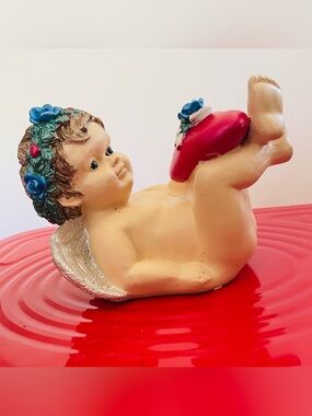 Handpainted cherub with Heart and Musicbox